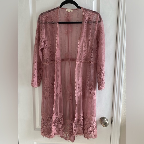 Ladies Size Small Dusty Rose Blouse with Matching Lace Kimono. - Picture 11 of 15